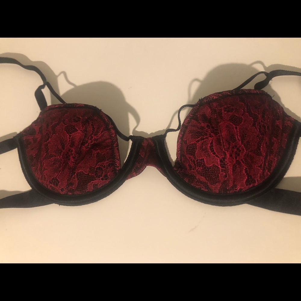 Victoria’s Secret bra 34b